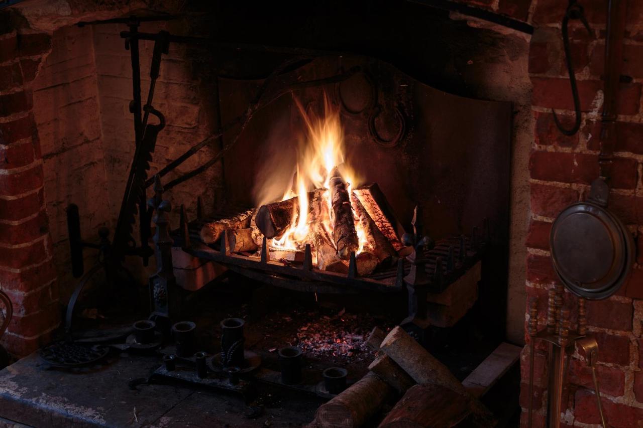 The Three Horseshoes East Worldham Alton  Exteriör bild